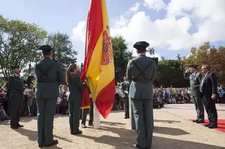 El Ayuntamiento entrega banderas de España a los vecinos que quieran engalanar sus balcones con motivo del Día de la Hispanidad