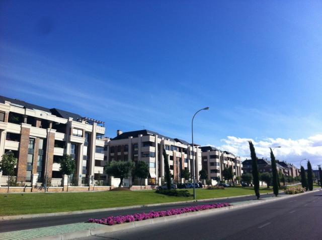 Recogida de firmas en Majadahonda para aumentar la capacidad de estacionamiento en la Avenida de la Oliva