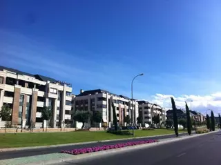 Recogida de firmas en Majadahonda para aumentar la capacidad de estacionamiento en la Avenida de la Oliva