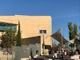 Más comodidad para los usuarios en el exterior de la Biblioteca Francisco Umbral