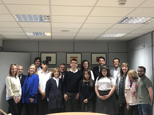 Alumnos del Colegio de Educación Especial Virgen de Lourdes hacen prácticas en el Ayuntamiento