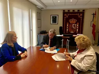 Acuerdo entre el Ayuntamiento y el Club Reina Sofía para desarrollar actividades dirigidas a los mayores de Majadahonda