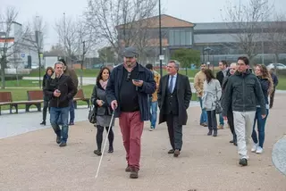 El parque Adolfo Suárez de Majadahonda, primero de España accesible para personas con discapacidad visual