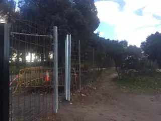 El Ayuntamiento de Majadahonda instala un mallazo de gran resistencia para frenar la entrada de jabalíes