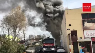 Importante incendio en una nave de Európolis