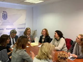 Acuerdo de ampliación horaria y auxiliares de educación infantil en los colegios de Majadahonda