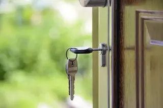 Los madrileños destinamos más de la mitad del salario mensual al pago del alquiler