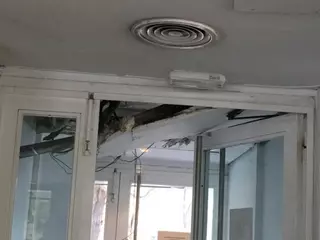 PSOE denuncia graves desperfectos en el centro de Salud Cerro del Aire tras derrumbarse parte del techo