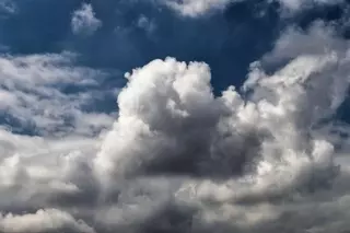 Cielos nubosos y bancos de niebla para hoy jueves