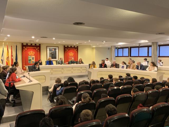 El Ayuntamiento de Majadahonda celebra un Pleno infantil por el Día de la Constitución