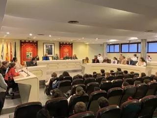 El Ayuntamiento de Majadahonda celebra un Pleno infantil por el Día de la Constitución