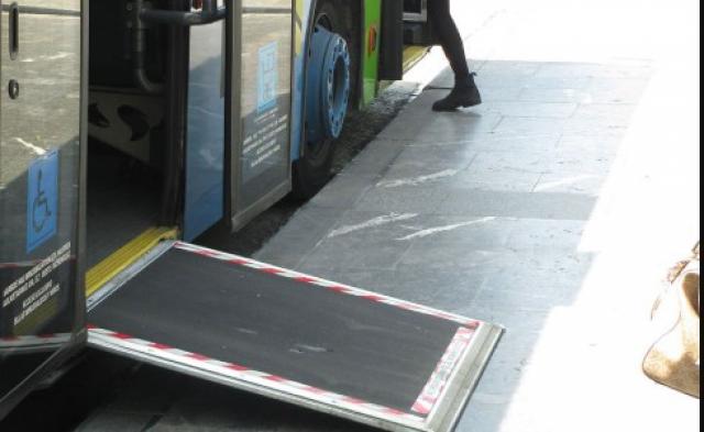 FAMMA y el CRTM abordarán los problemas de accesibilidad en las líneas interurbanas de autobuses