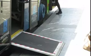 FAMMA y el CRTM abordarán los problemas de accesibilidad en las líneas interurbanas de autobuses