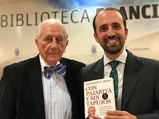 Inocencio Arias presentó en Majadahonda su libro "Con pajarita y sin tapujos"