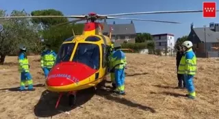 Un trabajador cae al vacío desde un tejado de una obra en Pozuelo
