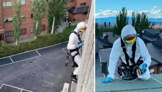 Los bomberos rescatan a una persona impedida afectada de COVID-19 en Majadahonda