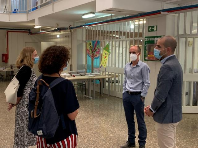 El Ayuntamiento pone en marcha dispositivos de seguridad y más limpieza en los centros en la vuelta al cole