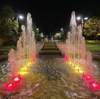 El Ayuntamiento de Majadahonda ilumina todas las fuentes de la ciudad con los colores de la bandera de España