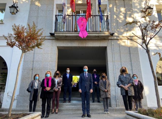 El Ayuntamiento se ilumina de rosa por el Día Mundial Contra el Cáncer de Mama