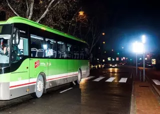 Desde esta noche se amplían las paradas a demanda para mujeres y menores a todas las líneas de autobuses interurbanos nocturnos