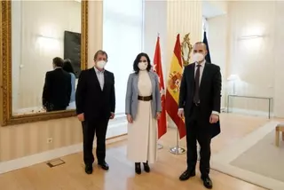 Díaz Ayuso se reúne con los alcaldes de Majadahonda y Villanueva de la Cañada