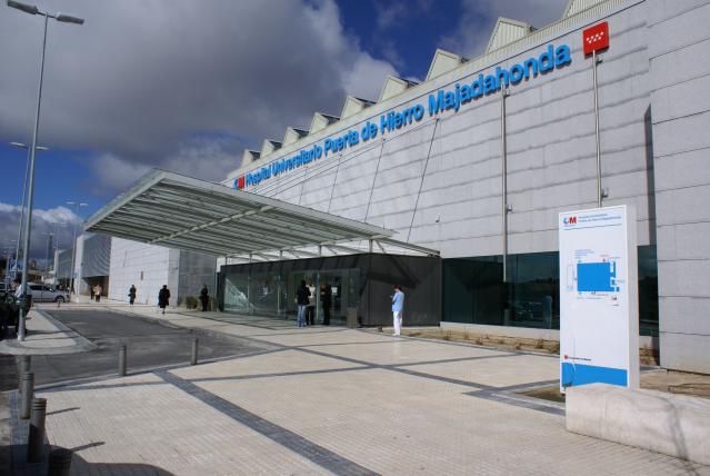 El Puerta de Hierro suspende temporalmente la vacunación a personas de  60-65 años y comienza a inocular a pacientes de riesgo