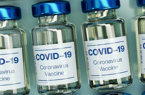 Los mayores de 50 años ya pueden solicitar su auto-cita para vacunarse contra el coronavirus