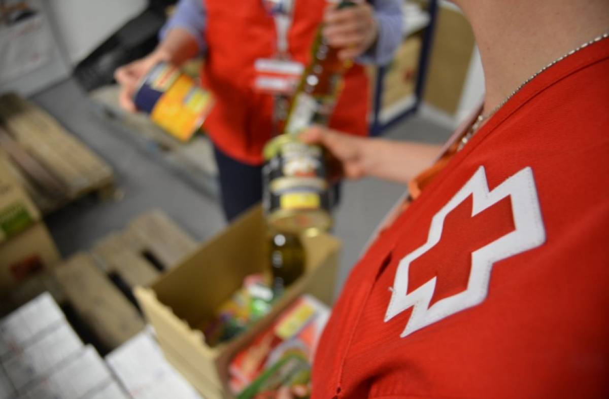 Cruz Roja reparte alimentos a 236 familias de Majadahonda y Las Rozas