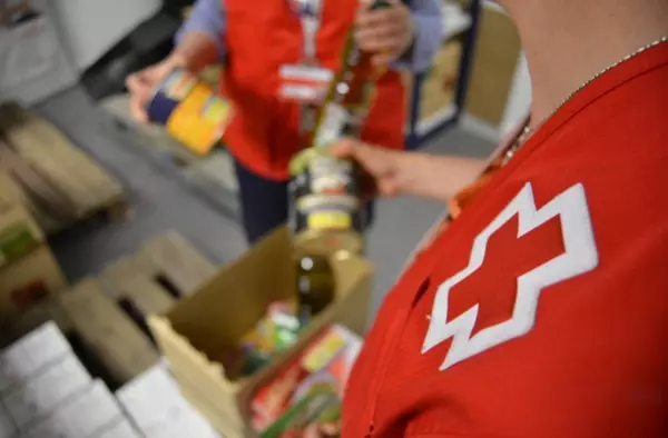 Cruz Roja reparte alimentos a 236 familias de Majadahonda y Las Rozas