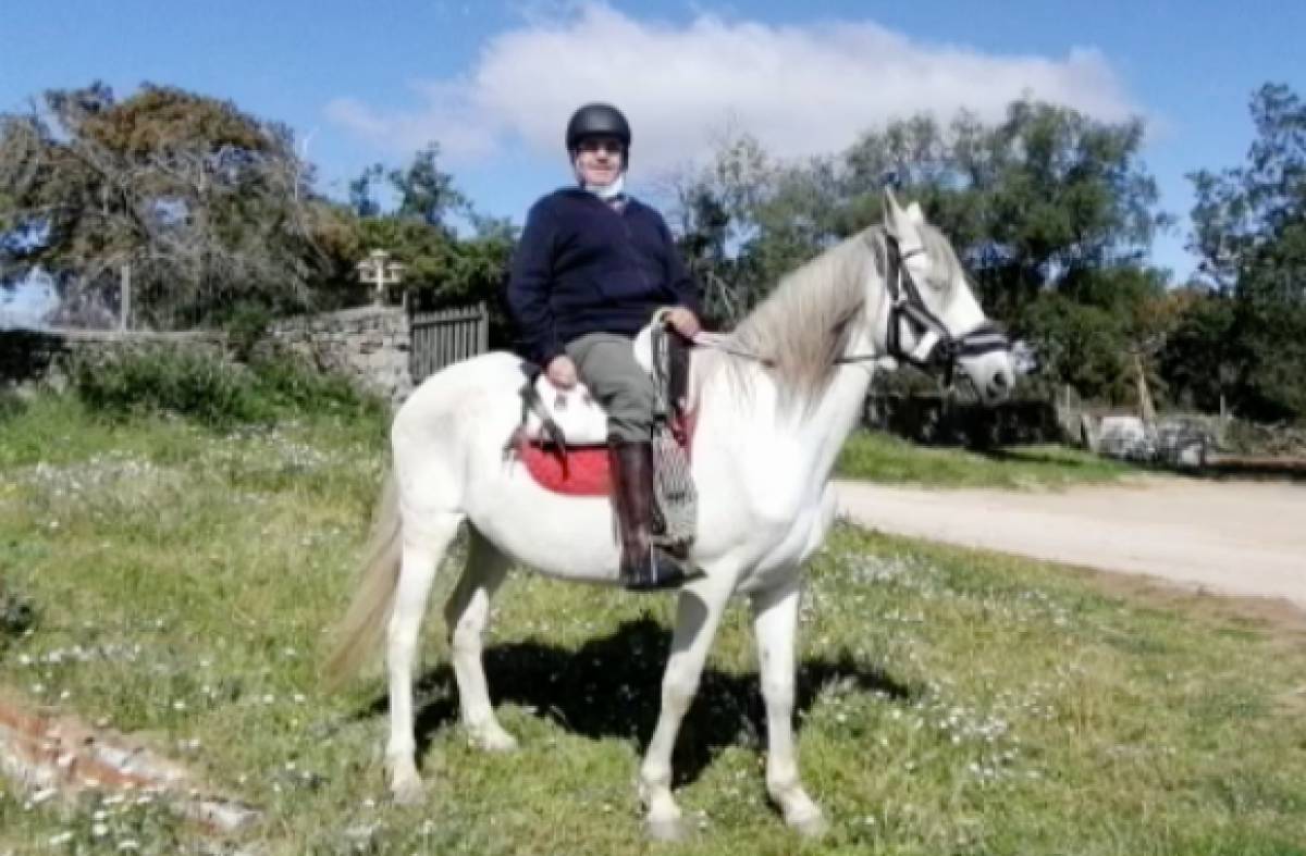 Una vecina de Majadahonda lanza un crowdfunding para que Ángel, que padece inmovilidad tras un ictus, pueda realizar el Camino de Santiago en caballo