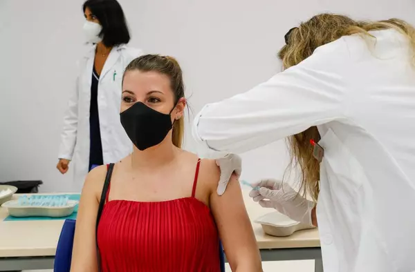 ¿A la espera de tu 2º dosis con Pfizer? Madrid pide paciencia ya que la vacunación podría alargarse