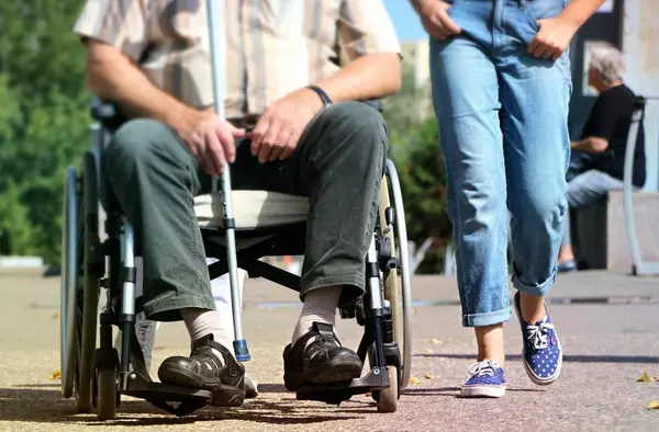 El PSOE de Majadahonda denuncia la eliminación del servicio de acompañamiento a mayores y discapacitados