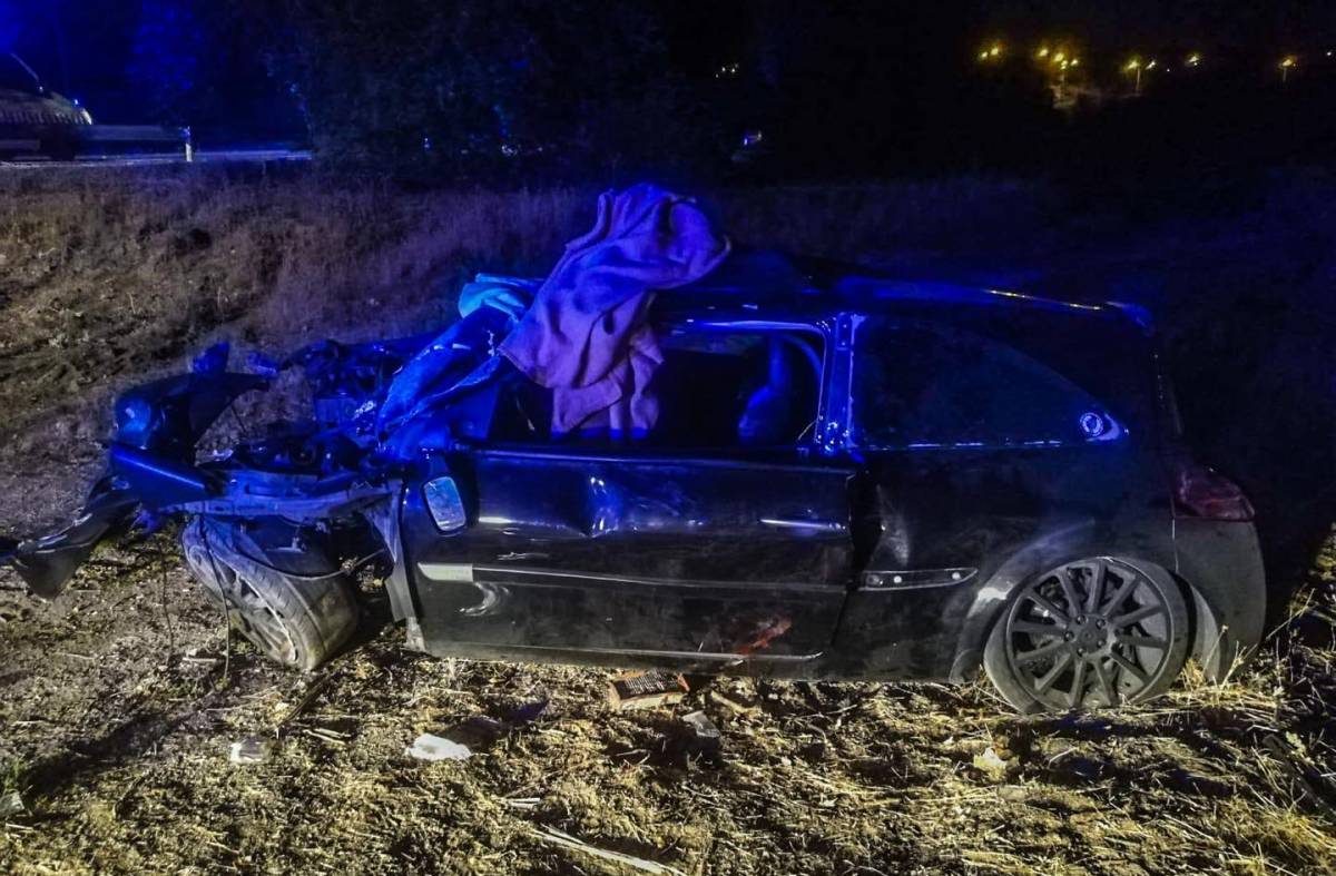 Herido grave tras salirse de la calzada y chocar contra un árbol en Pozuelo