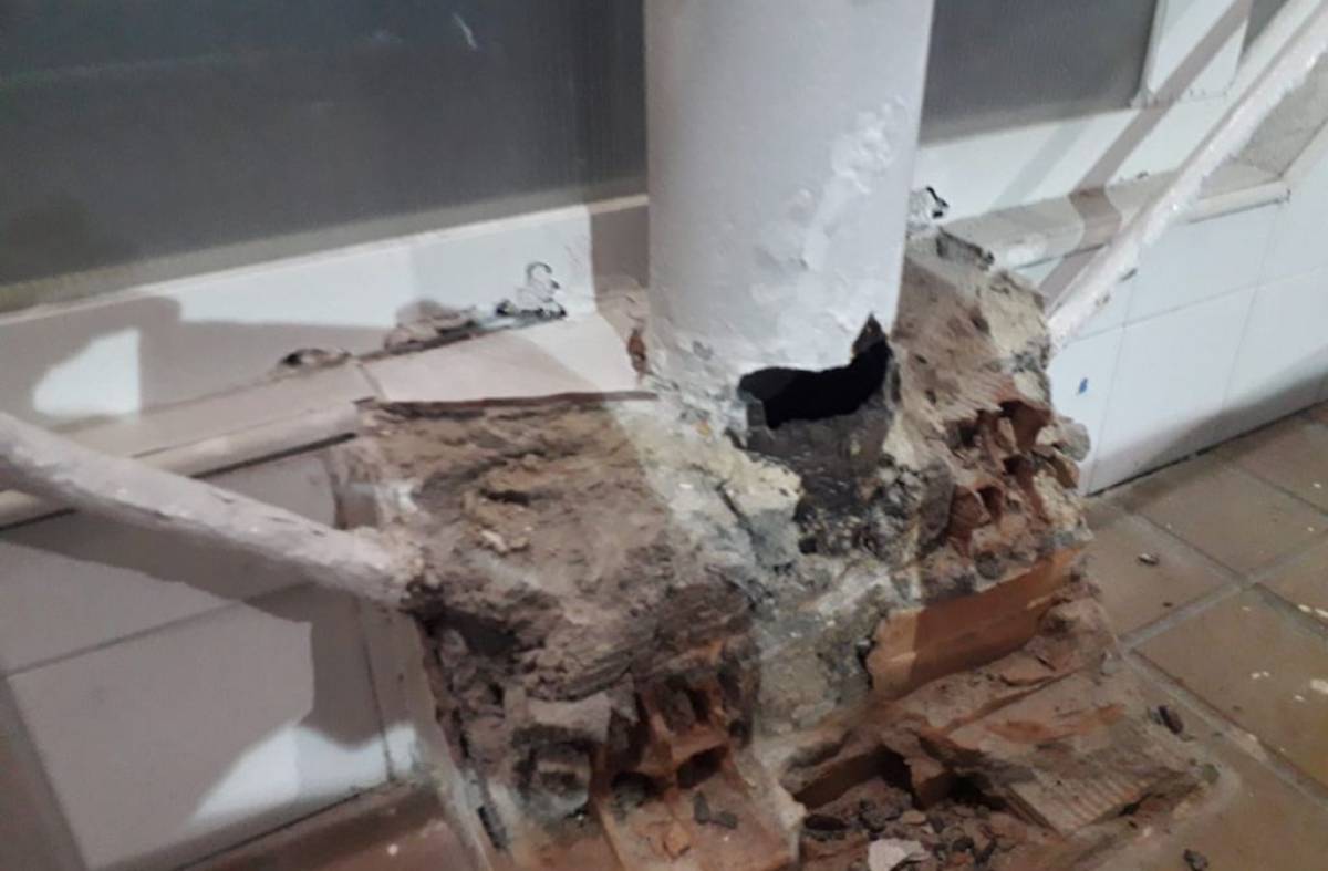 Un grave fallo estructural deja sin piscina indefinidamente a más de 1.000 usuarios del Polideportivo Huerta Vieja