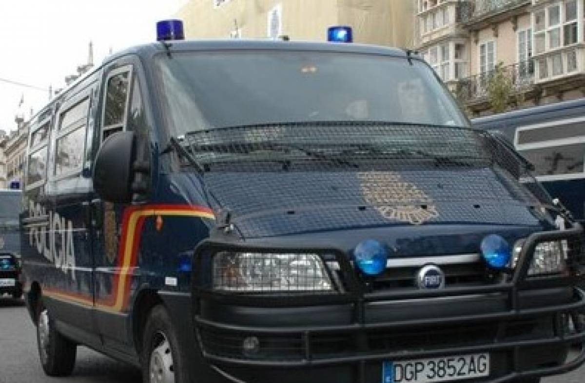 Un herido por arma blanca y siete detenidos en un macrobotellón vandálico en Villaviciosa