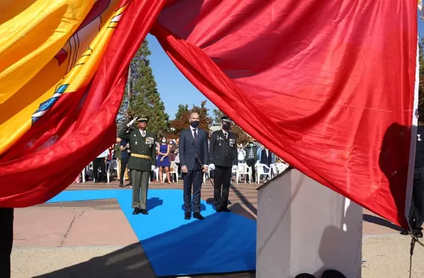 La bandera de España ondea desde ayer en todos los accesos de entrada a Majadahonda 
