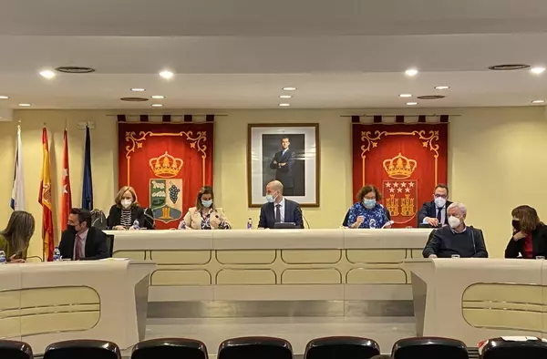 El Pleno aprueba la ampliación del contrato para la limpieza viaria de Los Satélites 