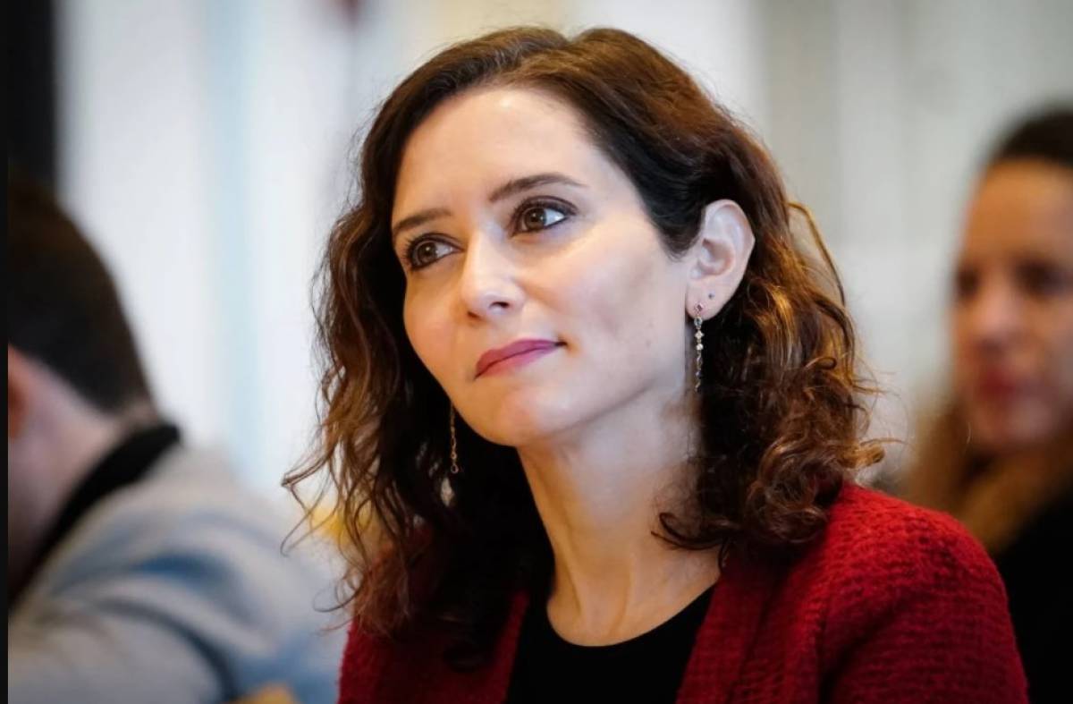 Díaz Ayuso pide que los contactos vacunados con pauta completa no tengan que aislarse y dice no a los cierres masivos