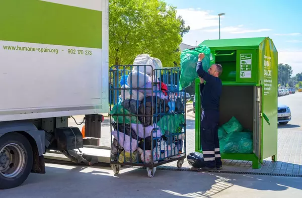 Los municipios del Noroeste recuperan 102 toneladas de ropa usada para su reutilización