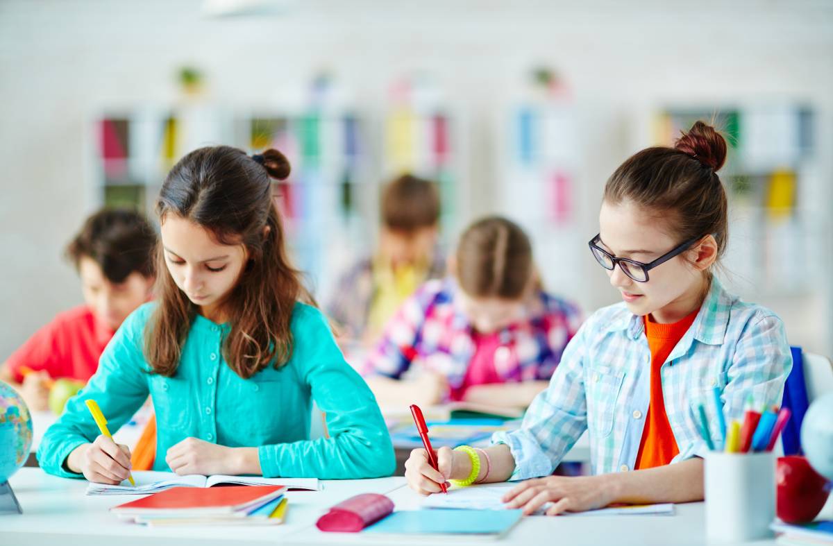 Comienza el proceso de escolarización para el curso 2022/23 que inicia la bajada de ratios en las aulas de la región