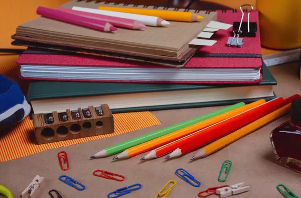 El Centro de Día de Majadahonda inicia una recogida de material escolar