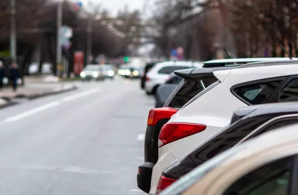 El Ayuntamiento de Majadahonda estudia la suspensión del estacionamiento regulado y grúa municipal