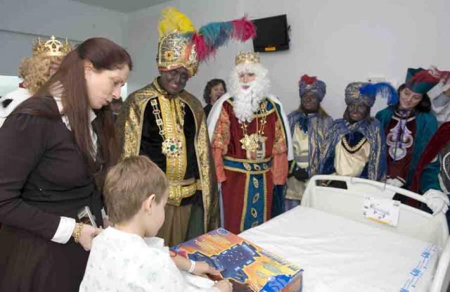 Los Reyes Magos visitan el Hospital Puerta de Hierro