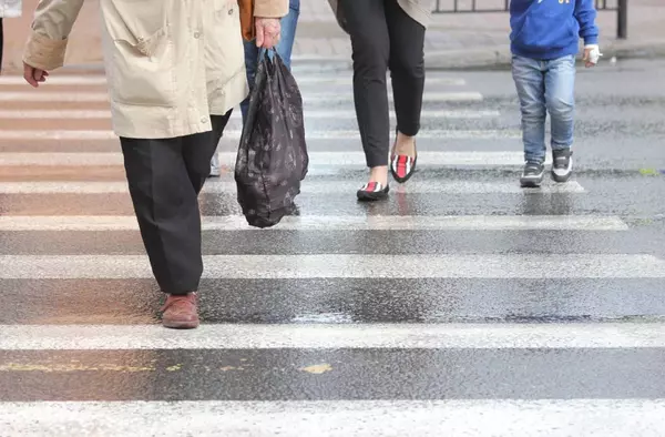 El primer paso de peatones inteligente de Majadahonda se ha instalado en la Avenida de España
