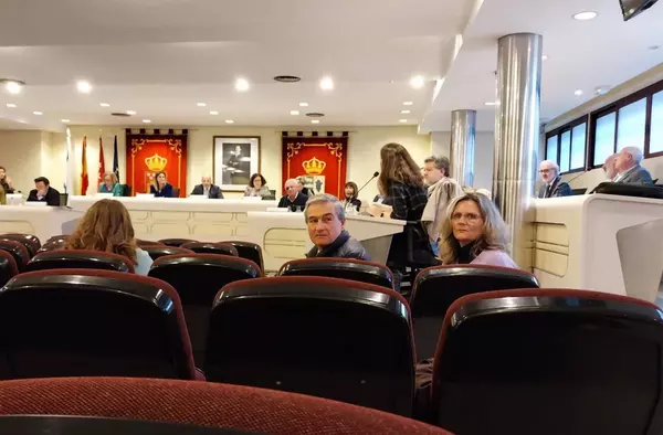 Compra de bastones de Marcha nórdica, Robos, Huerta Vieja... Las preguntas que 'Vecinos por Majadahonda' no pudieron formular en el Pleno