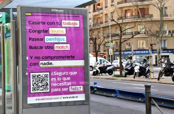 La polémica campaña de la Asociación Católica Propagandista con motivo del Día de la Mujer llega a Majadahonda, Pozuelo y Villanueva