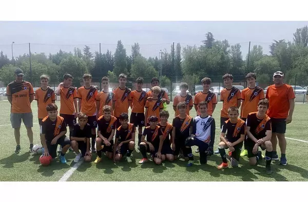 Los jóvenes futbolistas brillan en el 'II Torneo Gopad Fútbol 8 La Sacedilla' en Majadahonda 