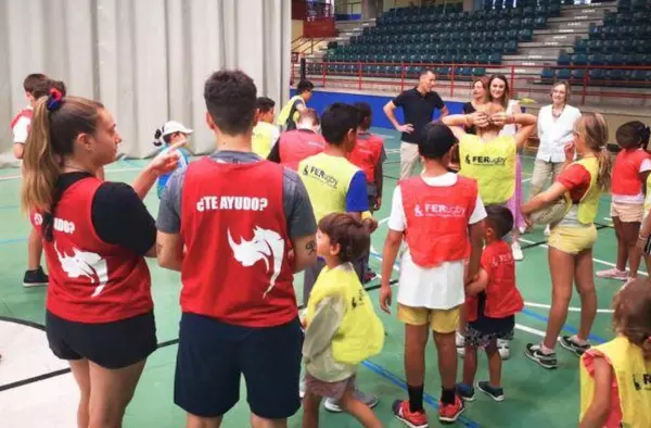 La 'Colonia Deportiva Corresponsable' de Majadahonda acoge a 100 menores de familias vulnerables este verano