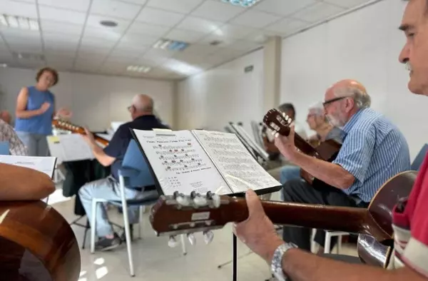 Más de 100 voluntarios atienden las demandas formativas y de ocio de los mayores activos en Majadahonda 