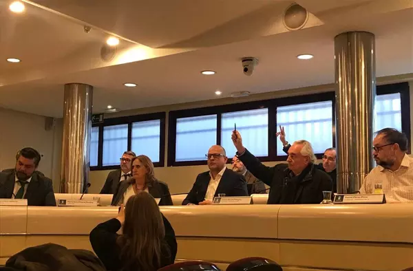 La propuesta de 'Vecinos por Majadahonda' para crear viviendas municipales de alquiler para mayores de 65 años divide al Pleno